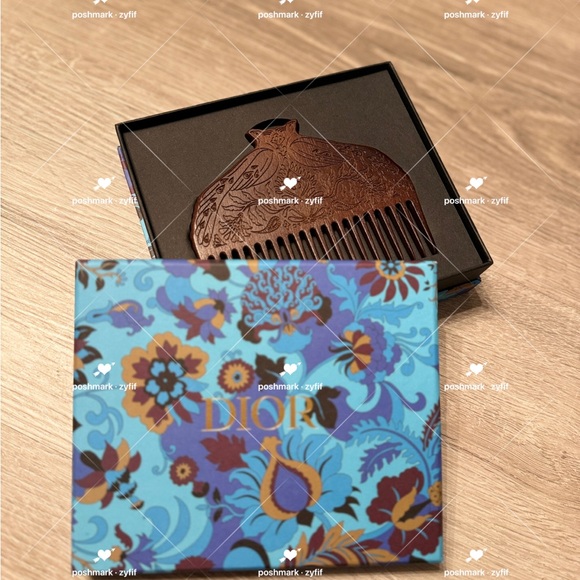 Dior Wooden Comb [Perfect Gift for Xmas] - Picture 2 of 5